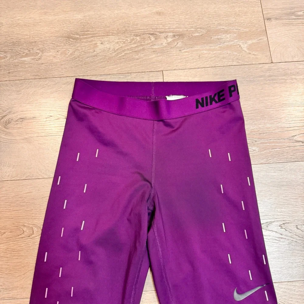 Nike Dri-Fit Pro Linear Rain Black Reflective Capri Legging Pants Size‎ M Medium